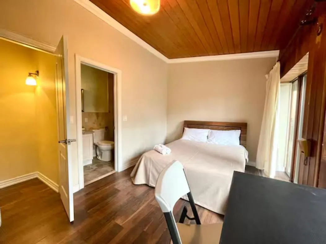 Vihome-368- Quiet House Near Bayview Village And Subway Toronto